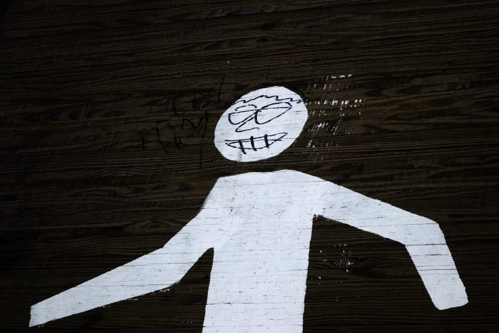 Homme grin